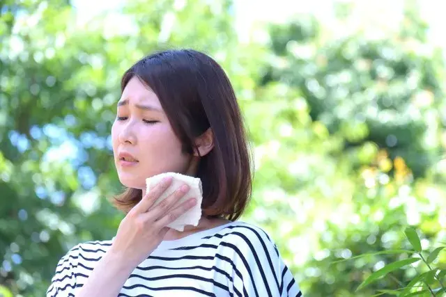 Băng vệ sinh làm mát hút khách giữa nắng nóng