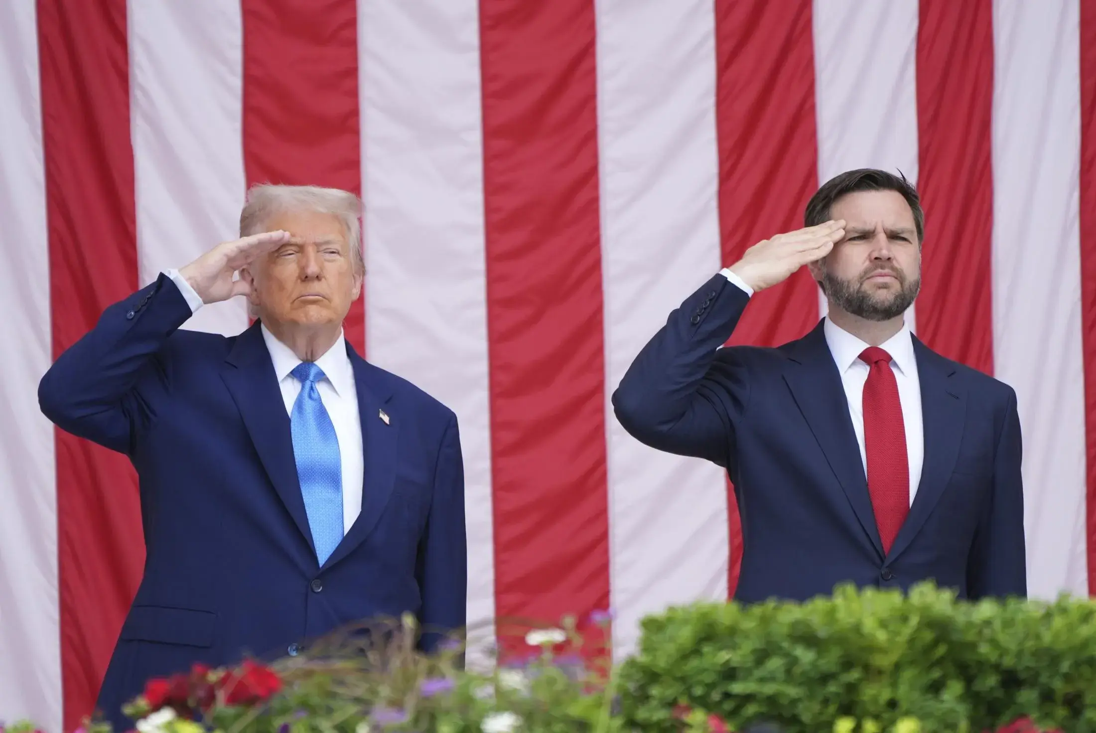 Ông Trump tưởng niệm Ngày Chiến sĩ trận vong