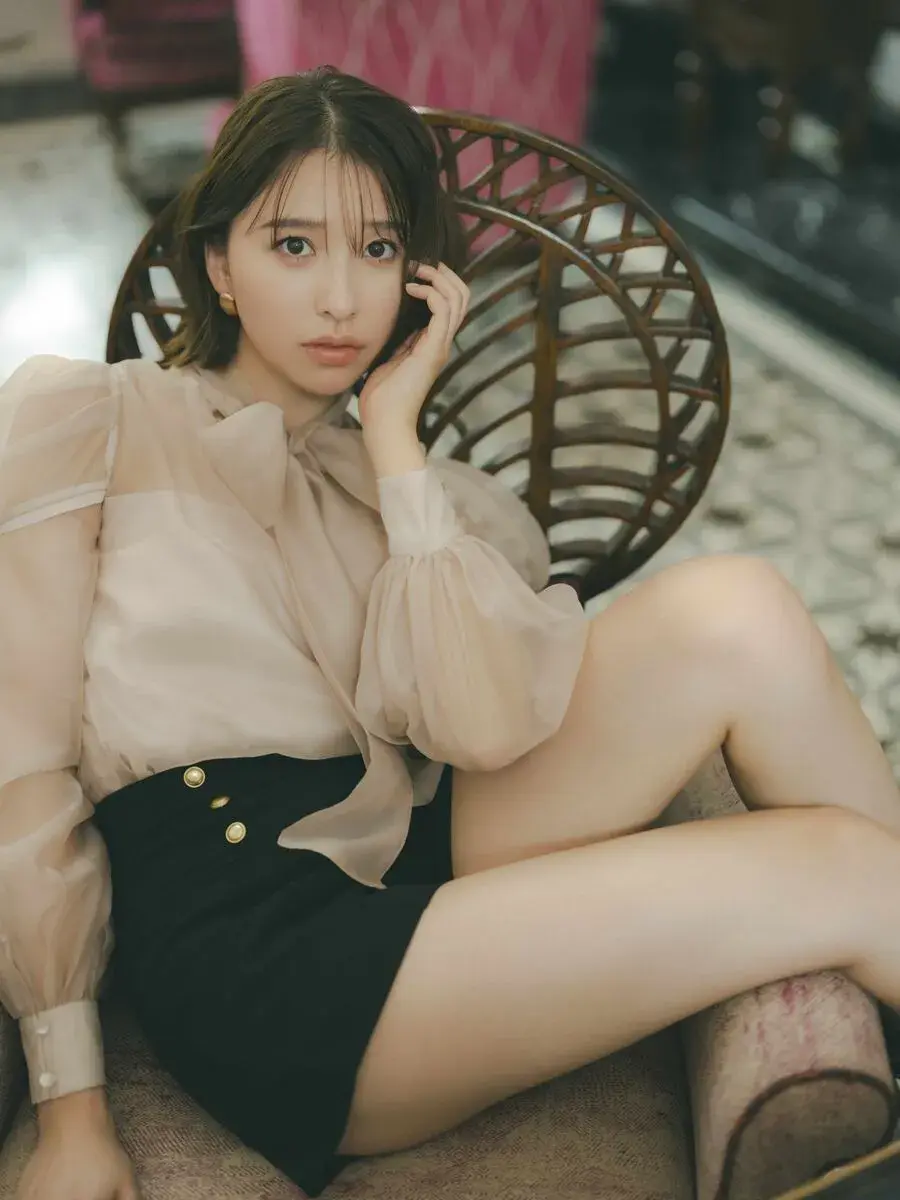 Tamai Shiori (Momoclo) Ra 2 Sách Ảnh Mừng Tuổi 30
