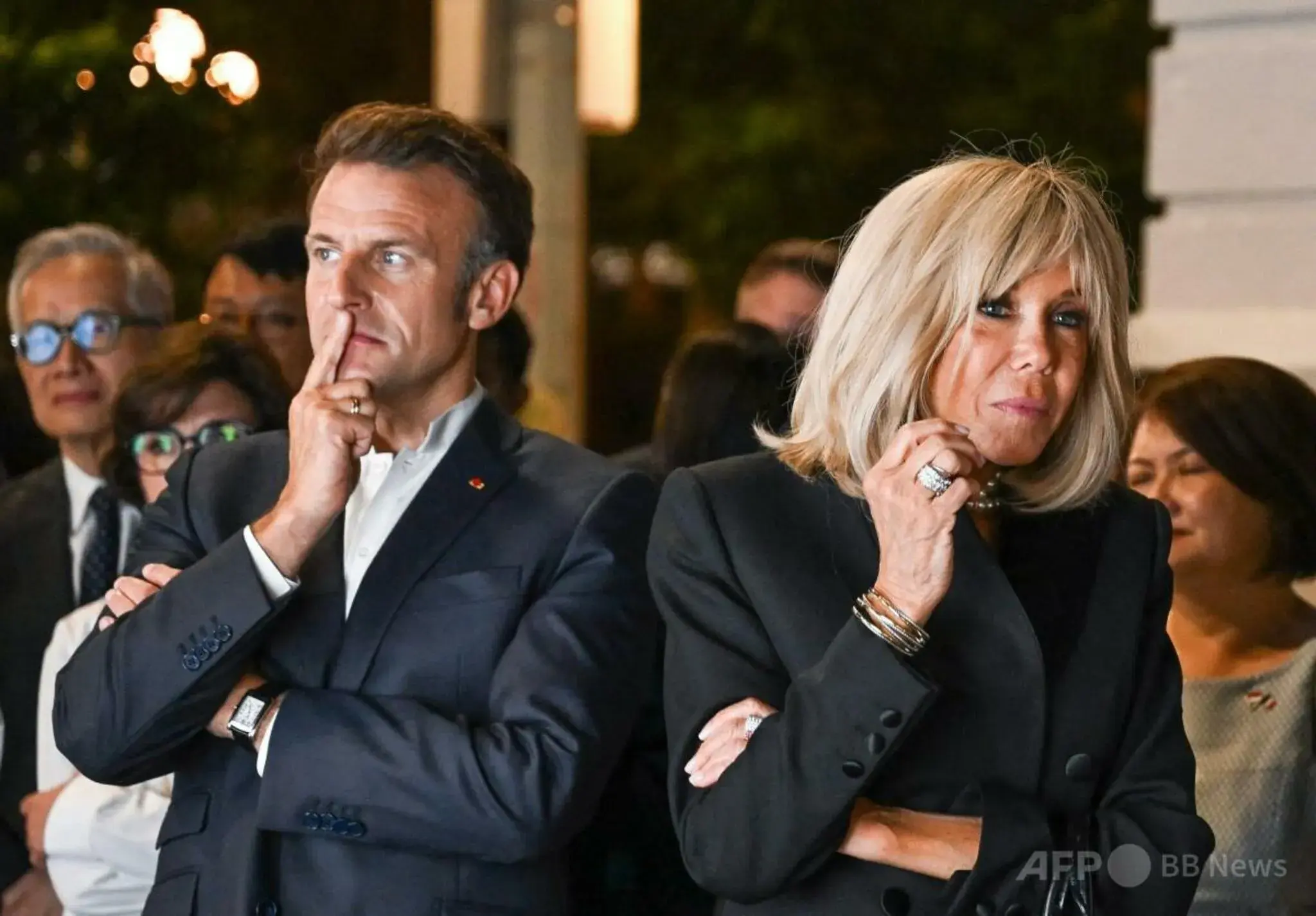 Trump bình luận video Macron bị vợ xô mặt