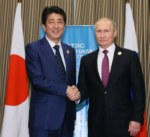 Vợ cựu Thủ tướng Abe gặp Putin ở Moscow