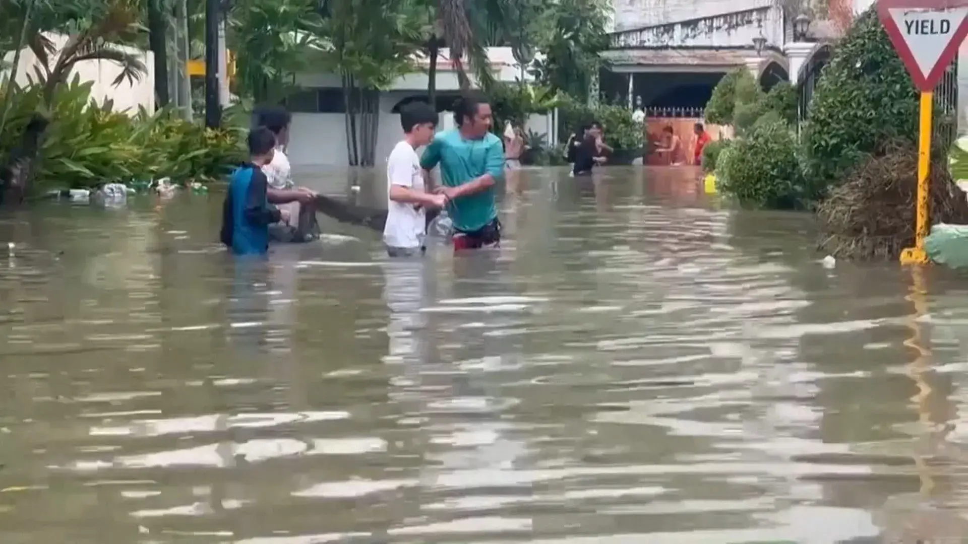 Bão Kalmaegi hướng Việt Nam và áp thấp nhiệt đới mới