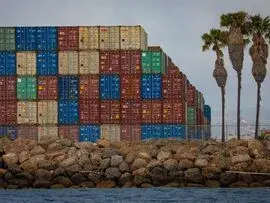 Chiến lược Trump nhắm Trung Quốc, rủi ro kinh tế toàn cầu