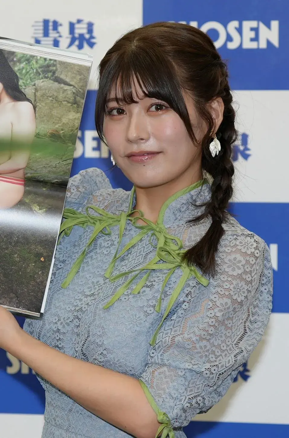 Chitose Yoshino ra mắt sách ảnh Việt Nam, tăng 3kg