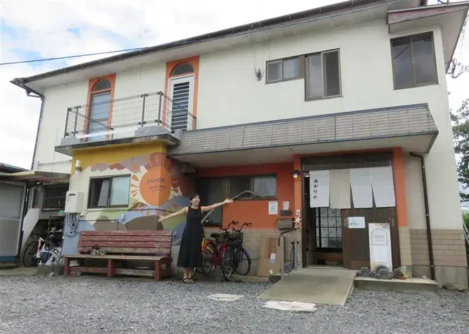 Cựu tiếp viên hàng không cải tạo nhà cũ thành guesthouse
