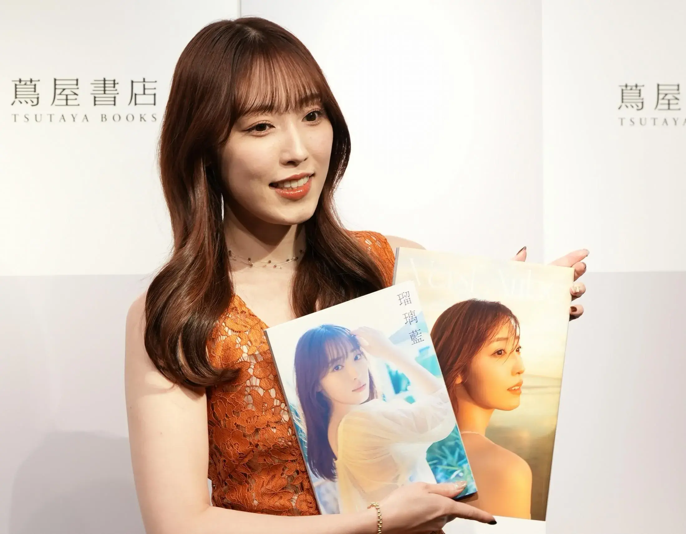 Fukumura Seika Ra Mắt Đồng Thời 2 Sách Ảnh Cuối Tuổi 20