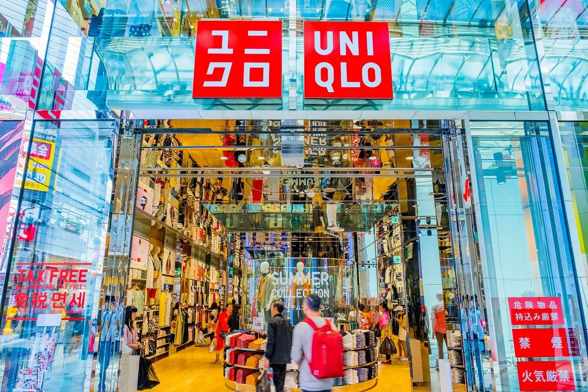 “Hết hàng là phản bội” – Vì sao Uniqlo luôn đủ hàng?