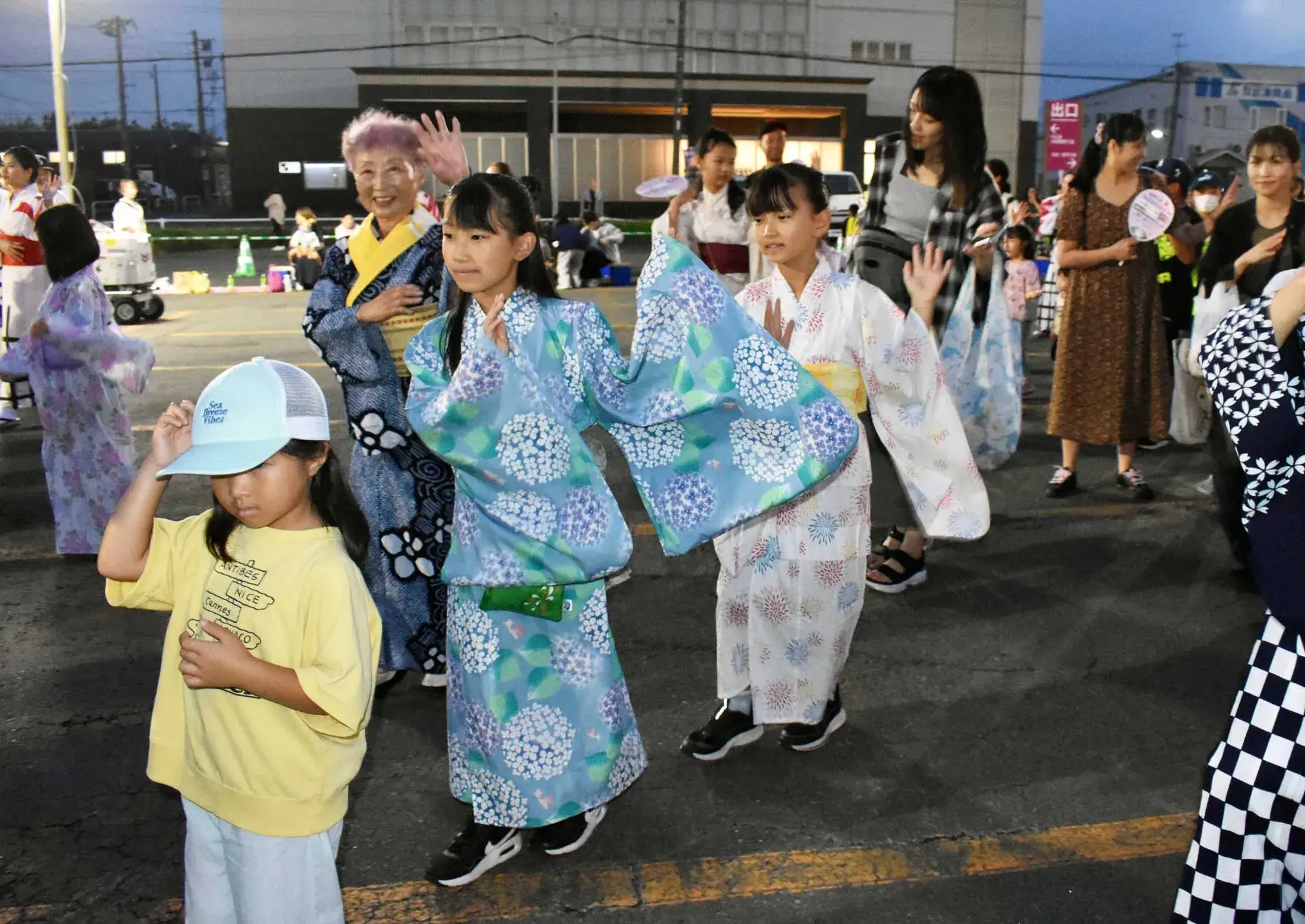 Lễ hội Mùa hè Kushiro sôi động với Bon Odori