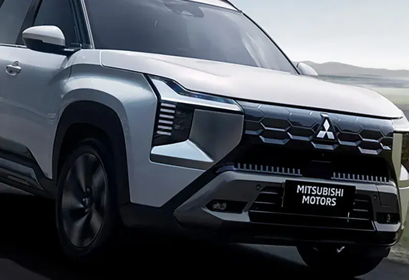 Mitsubishi Destinator SUV 7 chỗ mới gây sốt
