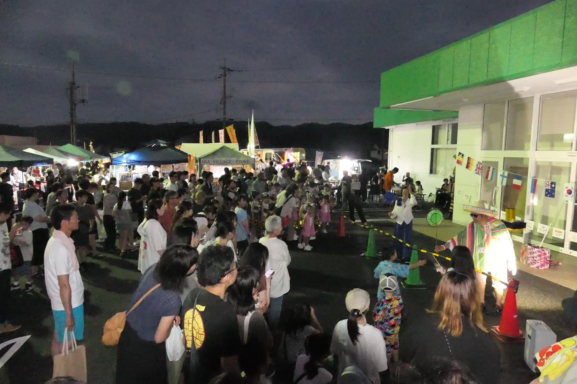 Shōō (Okayama) Giao lưu đa văn hóa, ẩm thực quốc tế đa dạng
