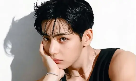 Son môi BTS V 'gây sốt', cháy hàng liên tục toàn cầu