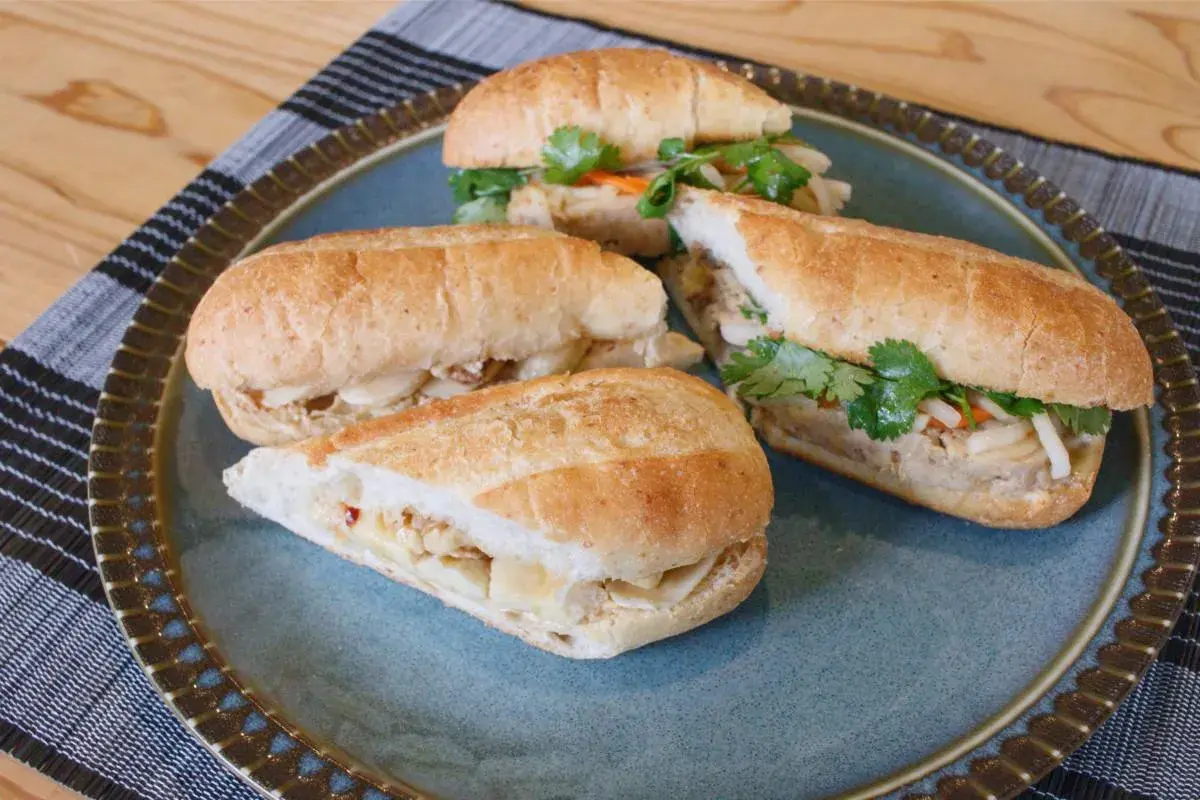 Tin tức Việt Nam Bánh mì, nhạc kịch và sự kiện quốc tế