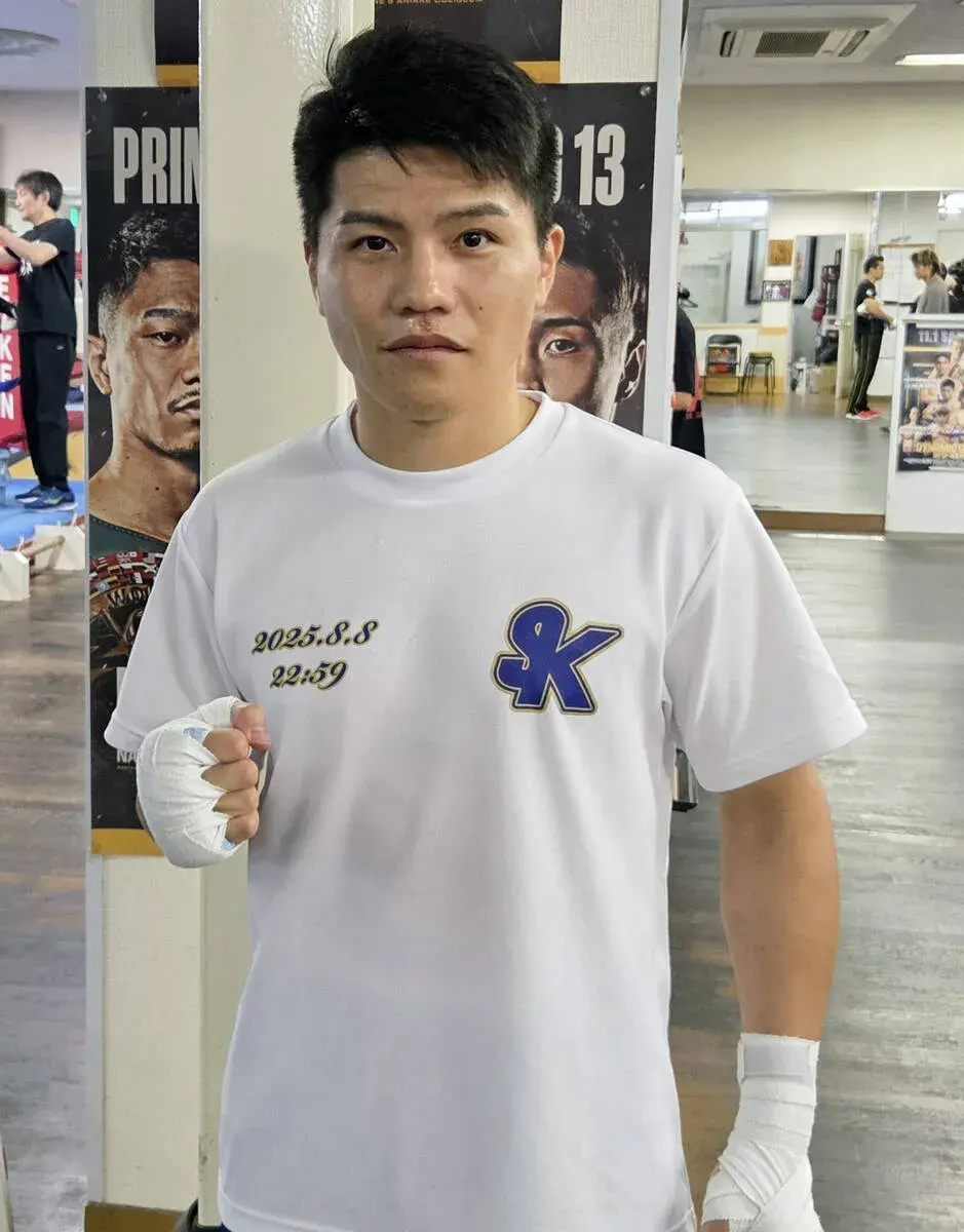 Tsuboi Tomoya đấu cựu vô địch thế giới Cuadras