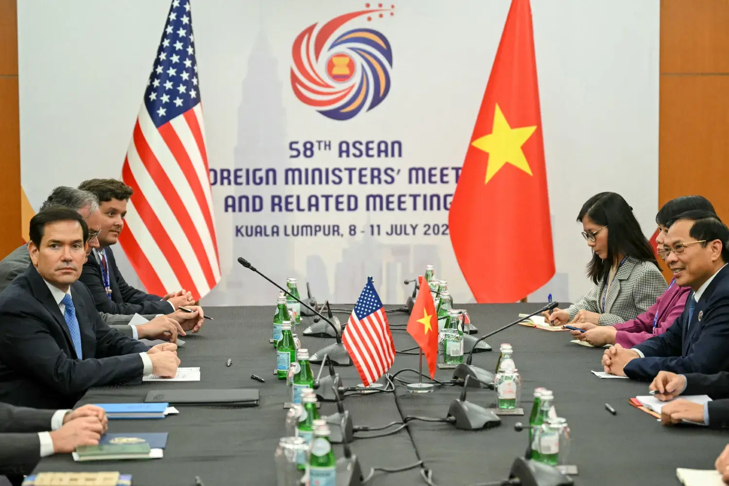 Việt Nam và Thuế Quan Trump Tái Định Hình Thương Mại Á Châu